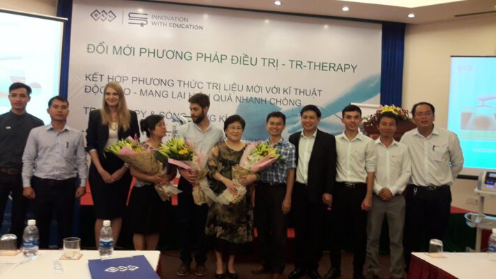 Tác giả Lê Khắc Thuận tại hội nghị Vật lý trị liệu