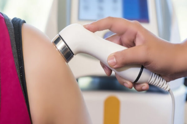 Trị đau vai bằng Vật lý trị liệu