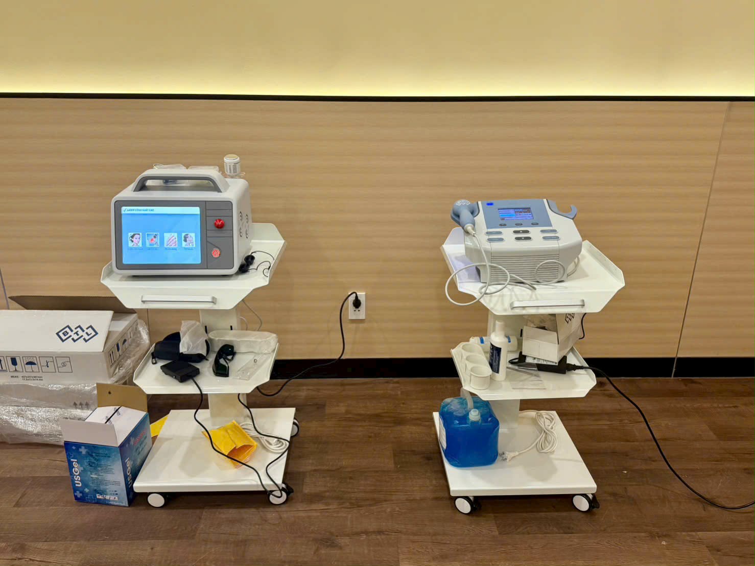 Bảng giá máy vật lý trị liệu cho phòng khám, bệnh nhân, bệnh viện 2026 5 Cận cảnh 2 máy BTL tại phòng khám ở Kiên Giang