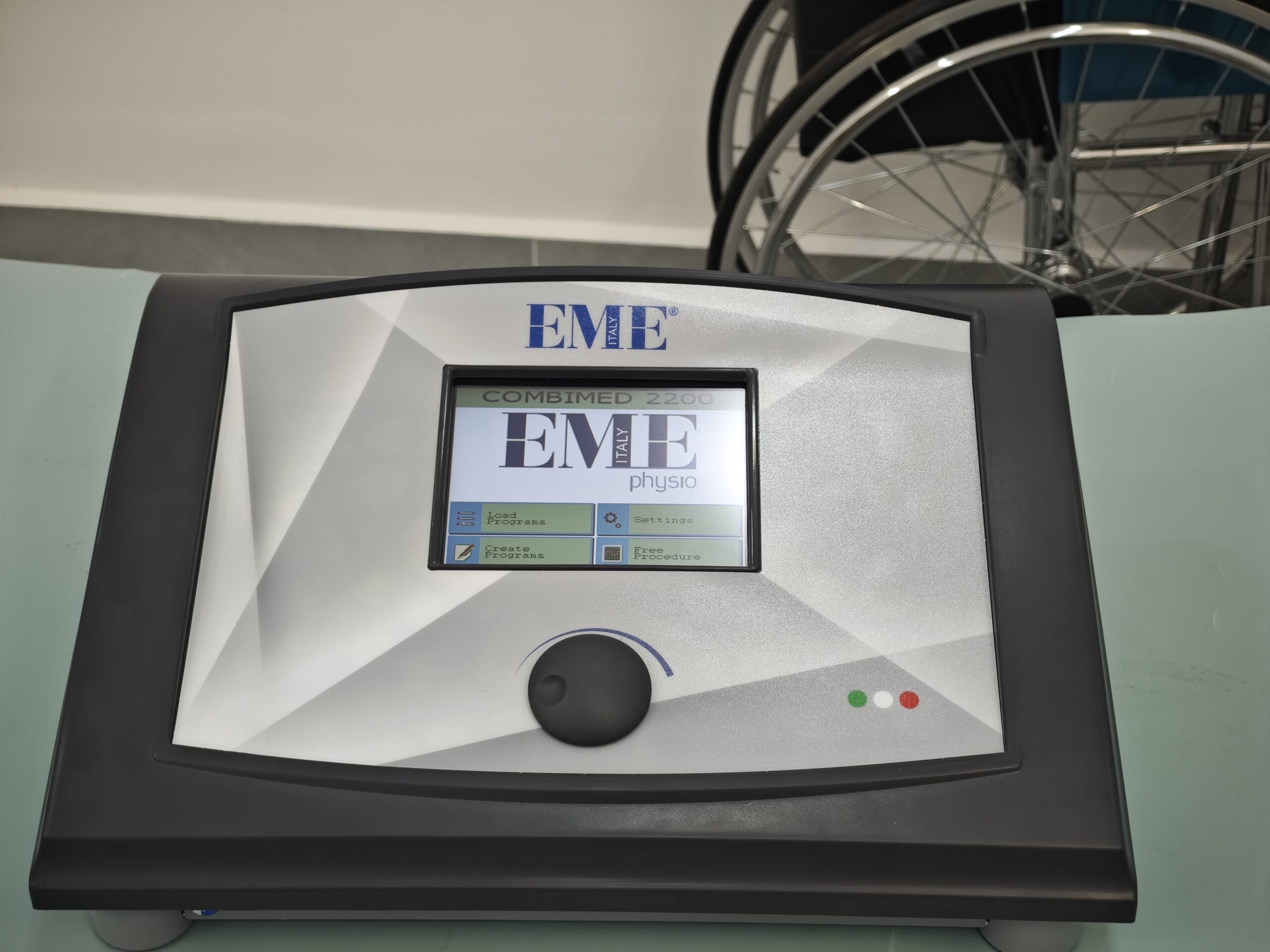 Máy siêu âm kết hợp điện xung EME COMBIMED 2200 15 Cận cảnh máy EME Combimed 2200