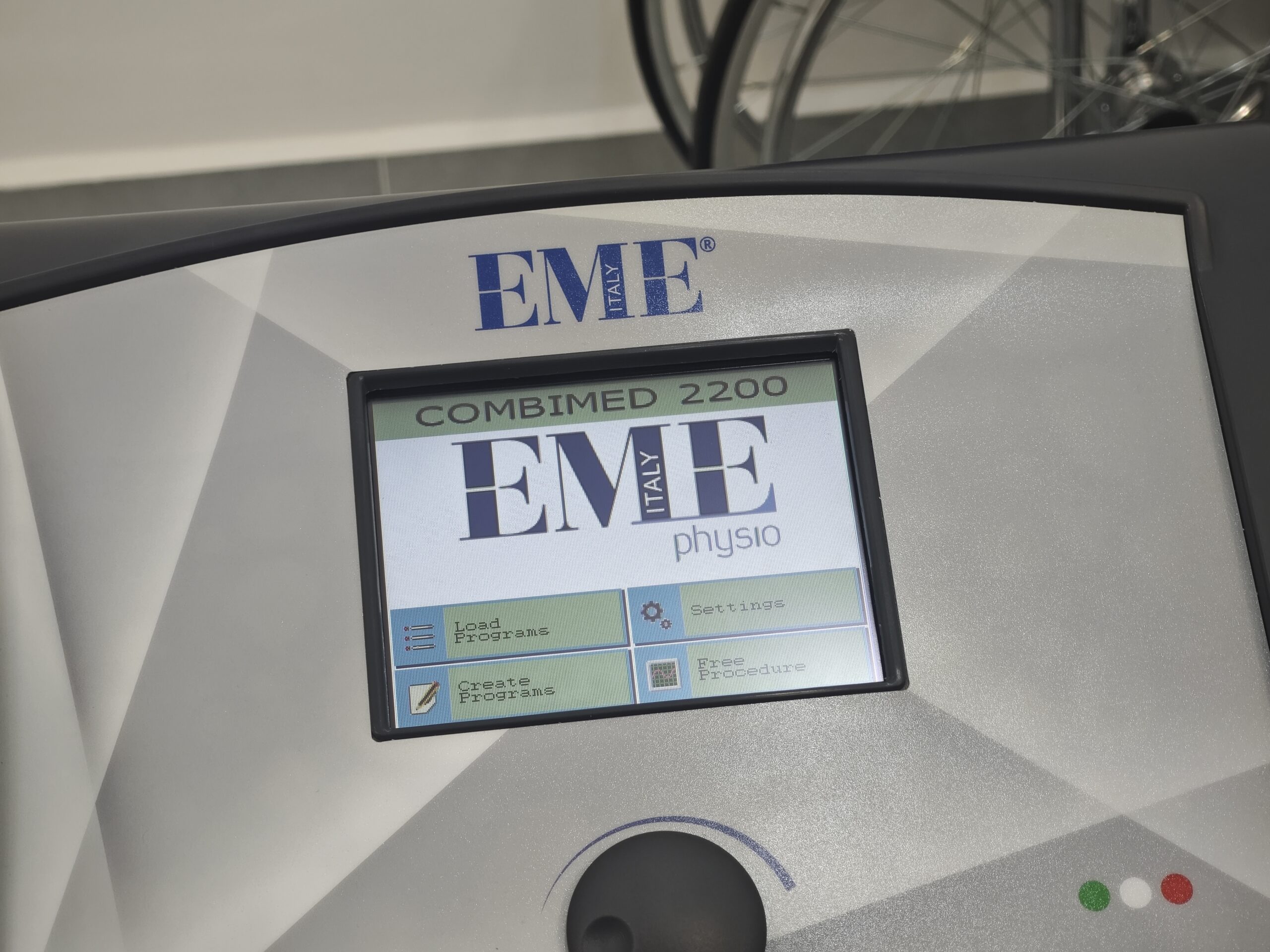 Máy siêu âm kết hợp điện xung EME COMBIMED 2200 13 Màn hình máy EME Combimed 2200